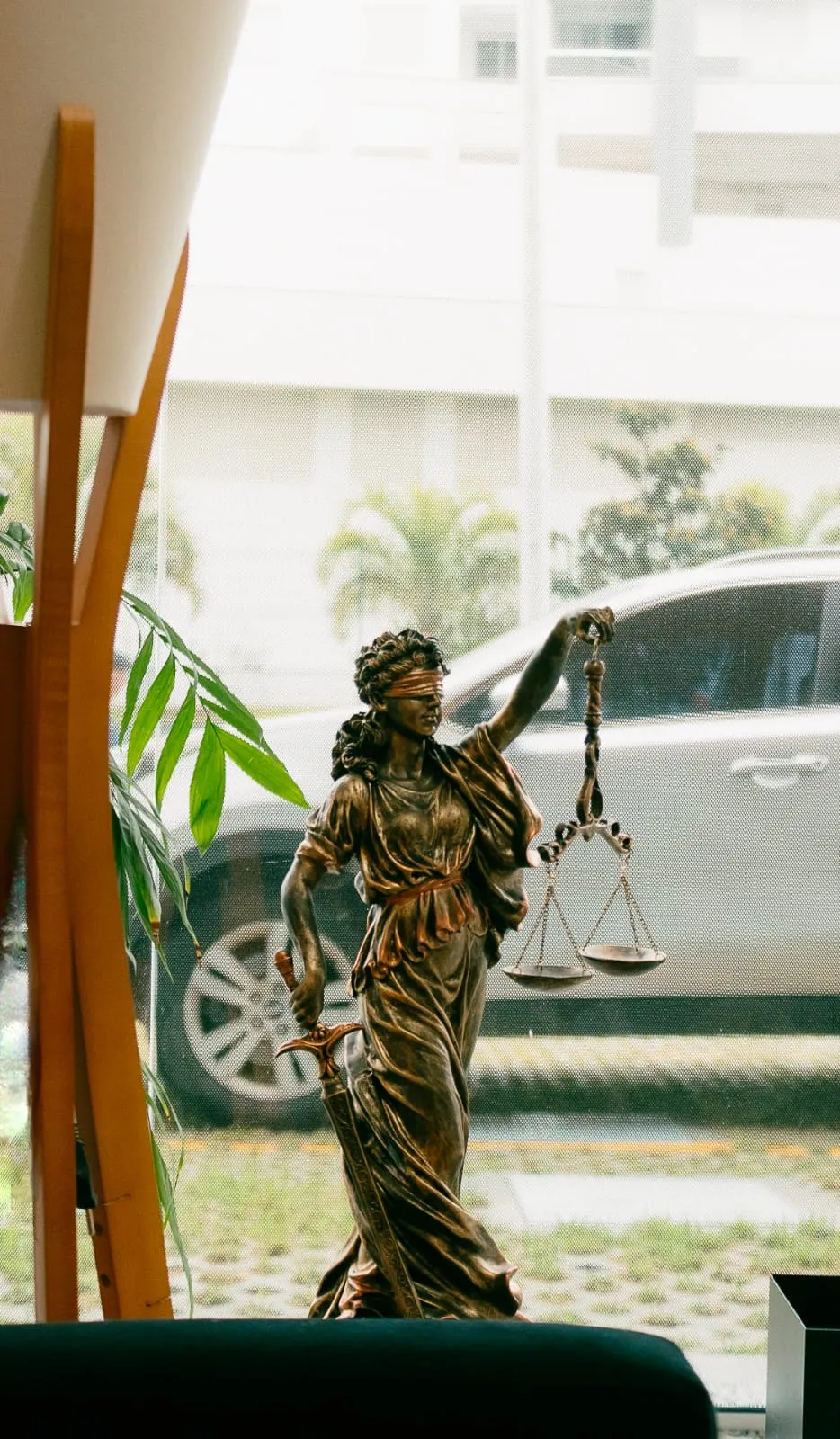 Estátua da Justiça na recepção
